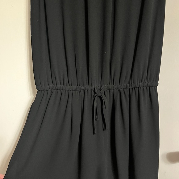 OPEN BACK FLOWY GOLD CHAIN HALTER PARTY ROMPER SMALL BLACK WITH WAIST BELT - Picture 2 of 5